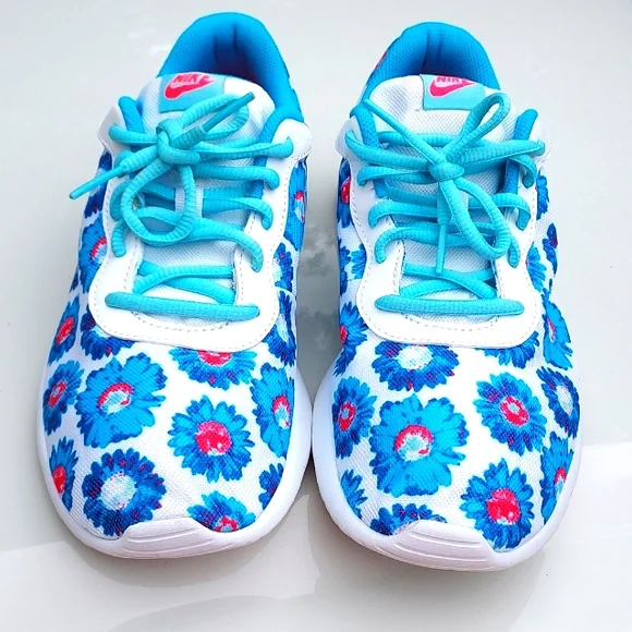 Nike Shoes - Picture 1 of 8